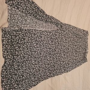 SHEIN Black and White Ditzy  Floral Midi Skirt Size L 27" W 33" L 100 Poly